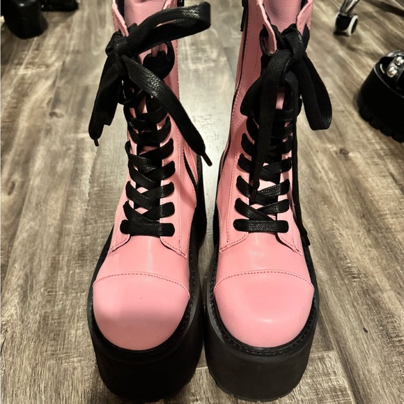 Boots - Picture 3 of 4